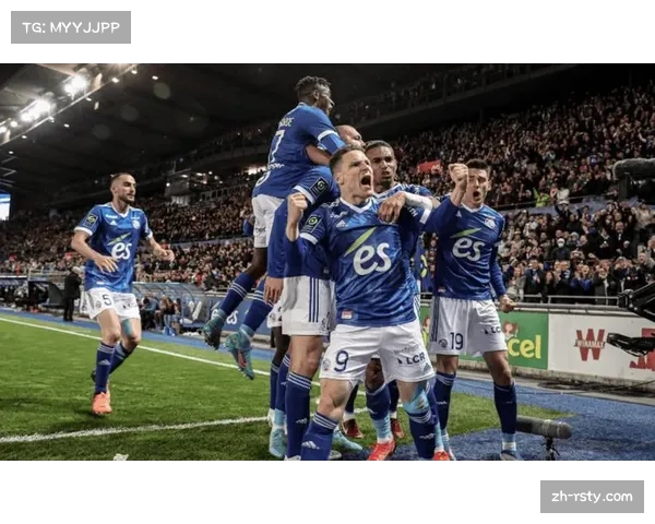 特写：看台上的温格——教授现身观看斯特拉斯堡比赛引猜测